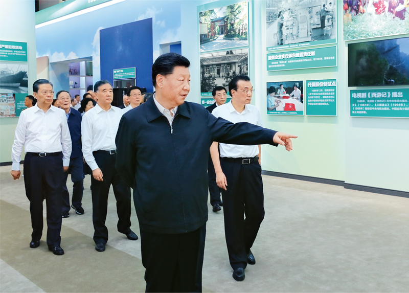 2019年9月23日，党和国家领导人习近平、李克强、汪洋、王沪宁、赵乐际、韩正、王岐山等在北京展览馆参观“伟大历程　辉煌成就——庆祝中华人民共和国成立70周年大型成就展”?！⌒禄缂钦?鞠鹏/摄